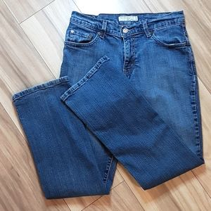 Levi's Women's 550 Relaxed Boot Cut Jeans Size 8 Short.